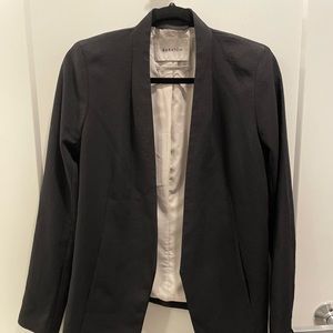Babaton Aritzia open black blazer, good condition, size 4